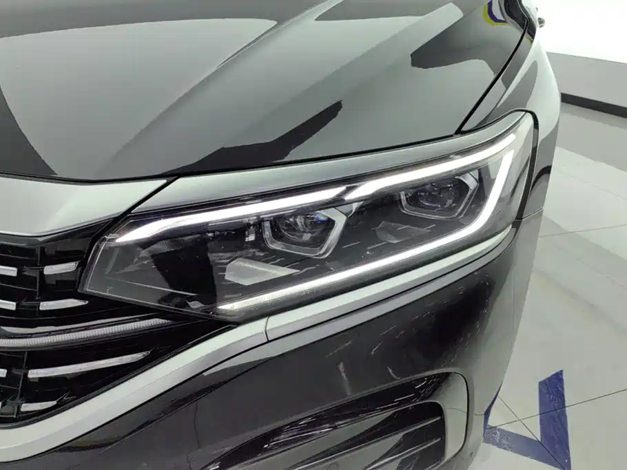 Volkswagen Passat 2024