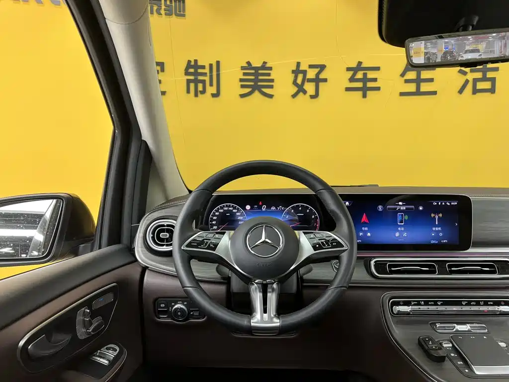 Mercedes-Benz V-Class 2025 — фото 33
