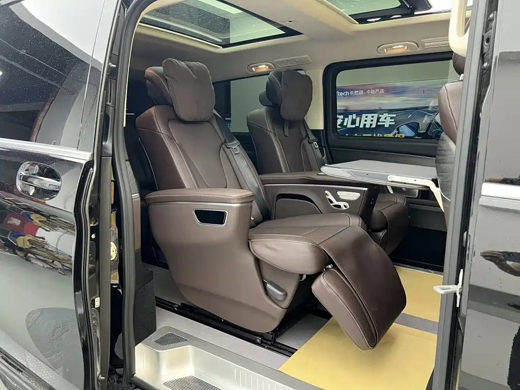 Mercedes-Benz V-Class 2025 — фото 36