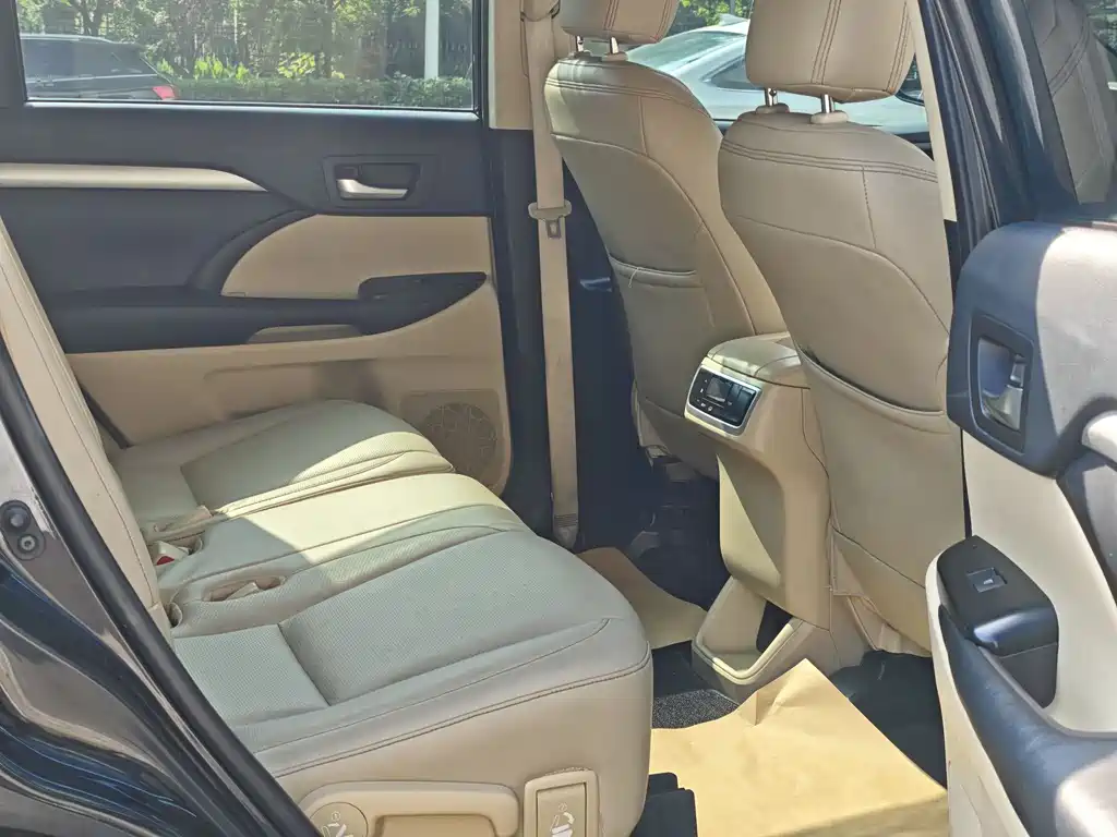 Toyota Highlander 2020 — фото 13