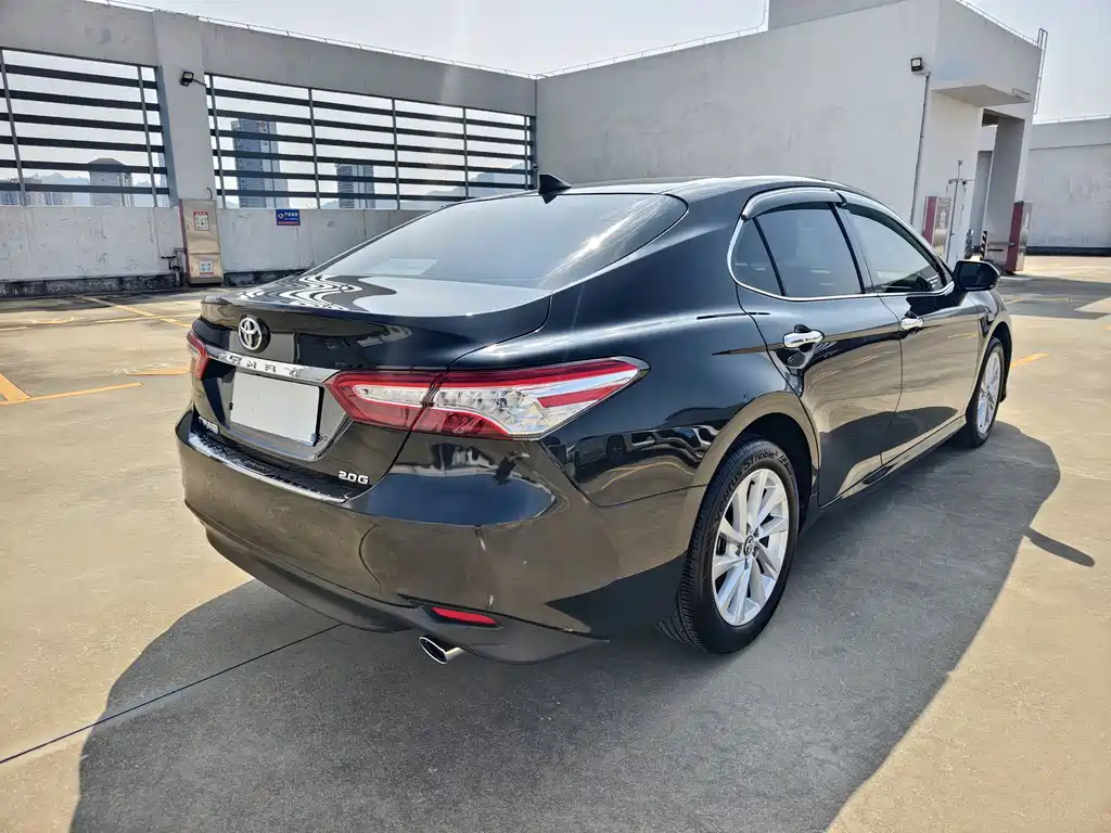 Toyota Camry 2022 — фото 6