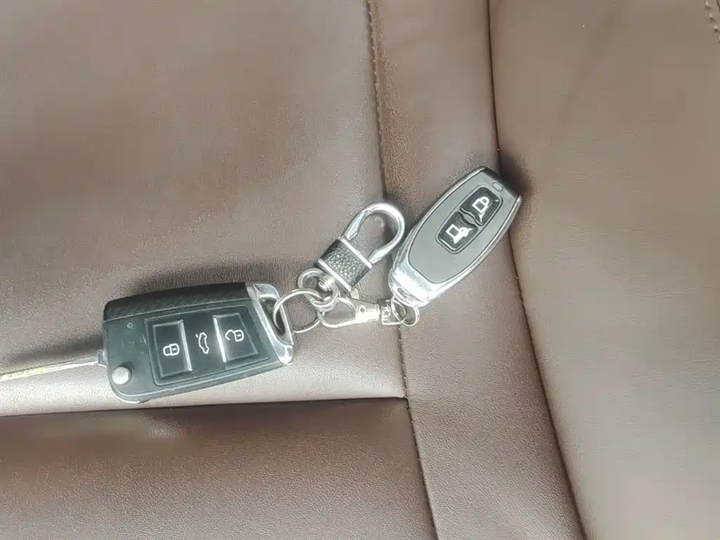 Toyota Camry 2015 — фото 9
