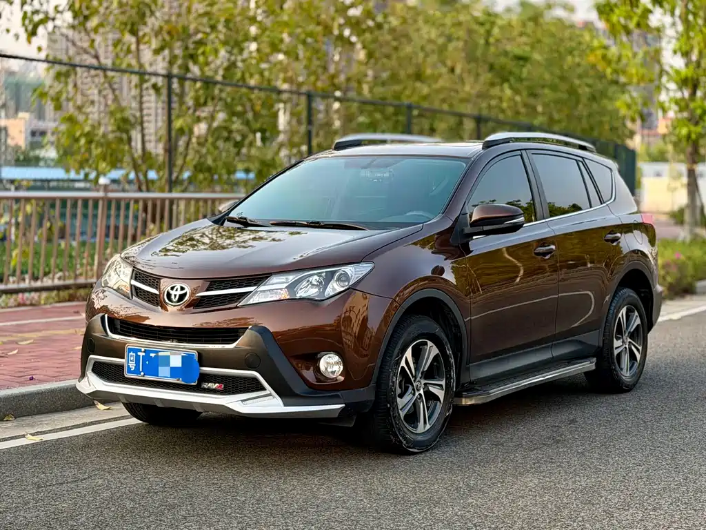 Toyota RAV4 2015 — фото 1