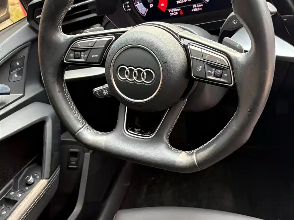 Audi A3 2023 — фото 5