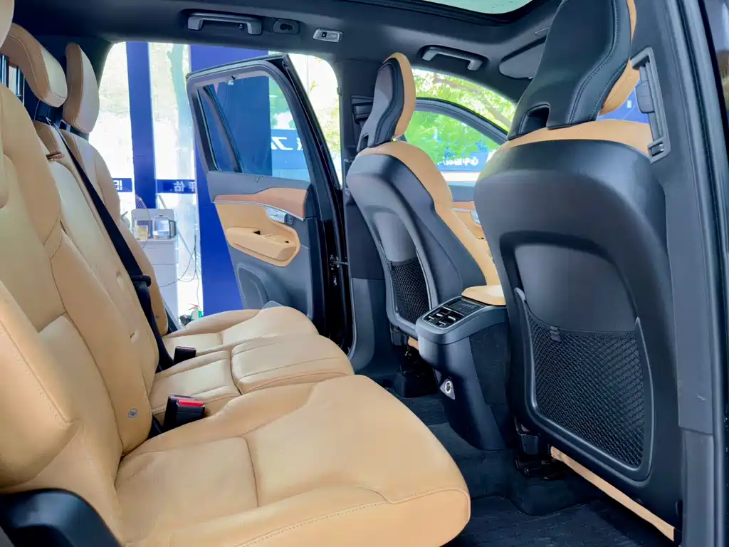 Volvo XC90 2019 — фото 14