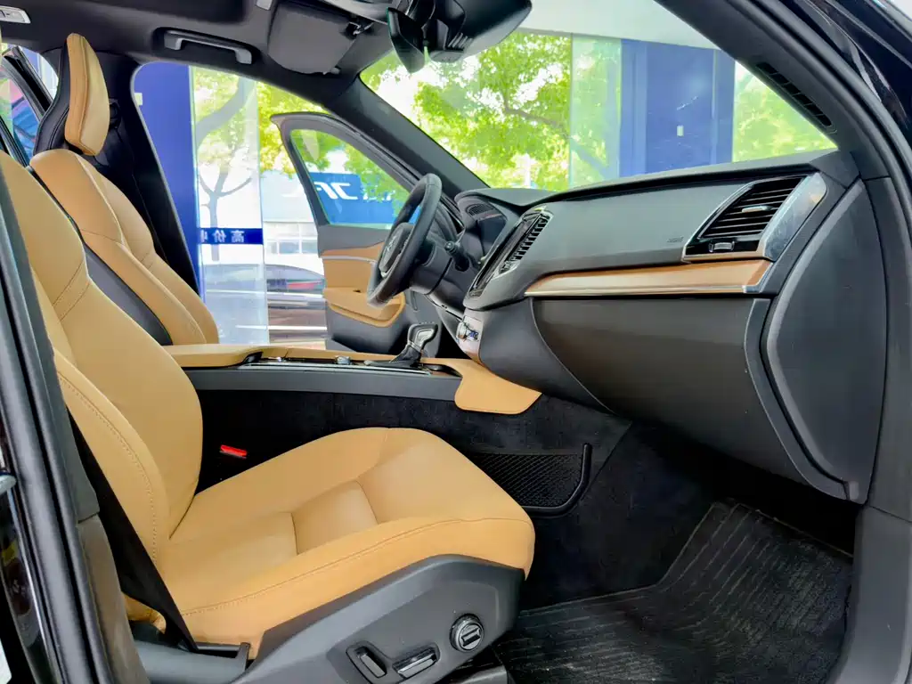 Volvo XC90 2019 — фото 13