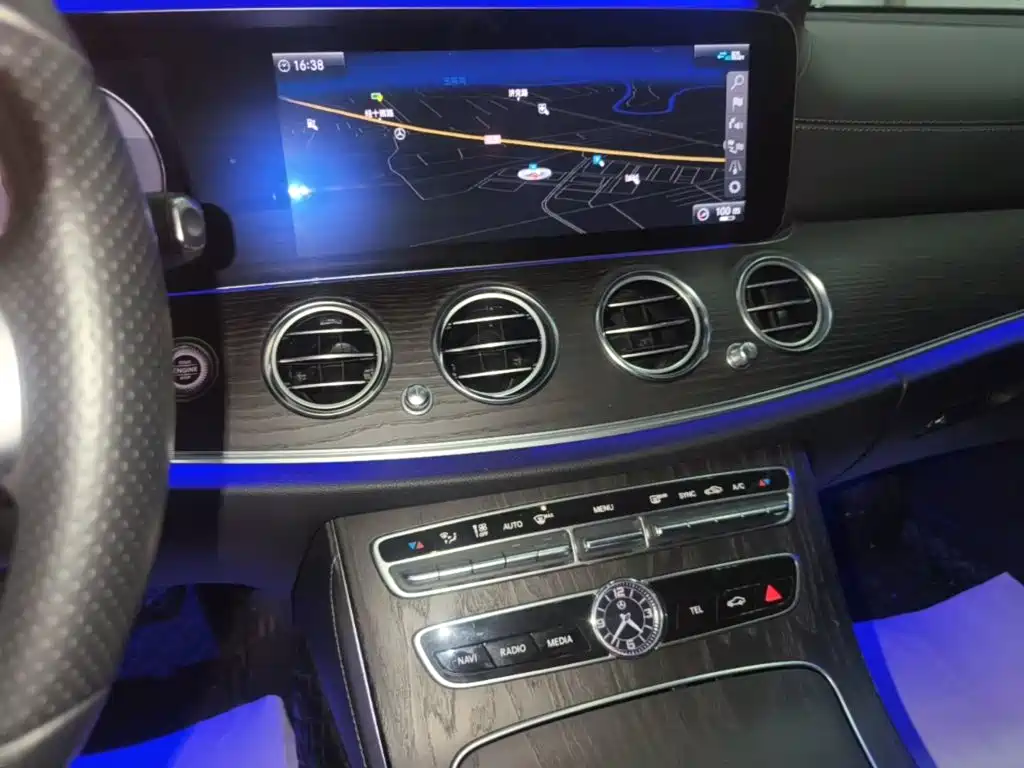 Mercedes-Benz E-Class 2020 — фото 13