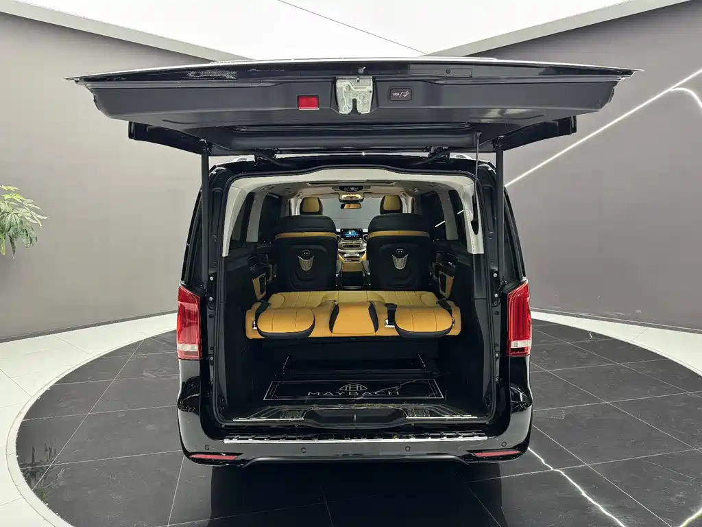 Mercedes-Benz V-Class 2021 — фото 22