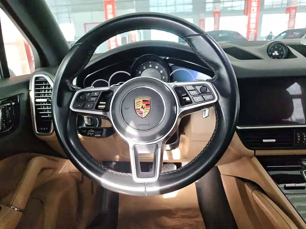 Porsche Cayenne 2018 — фото 10