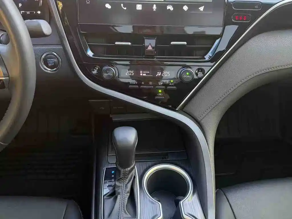 Toyota Camry 2023 — фото 13