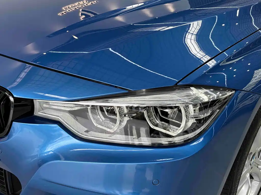 BMW 3 Series 2018 — фото 10