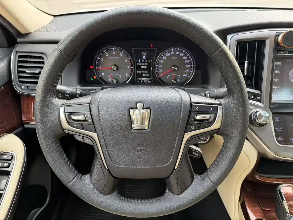 Toyota Crown 2017 — фото 14