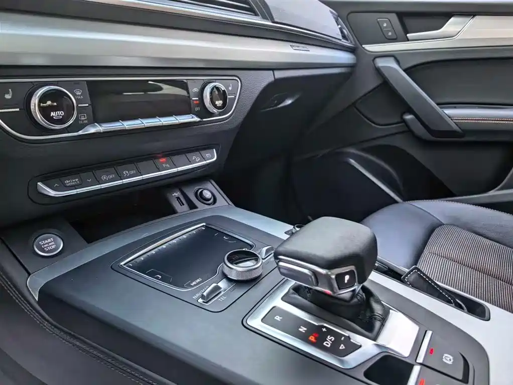 Audi Q5L 2019 — фото 7