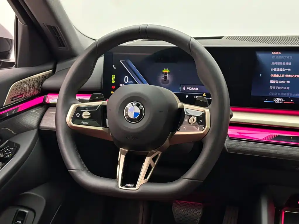 BMW 5 Series 2025 — фото 12