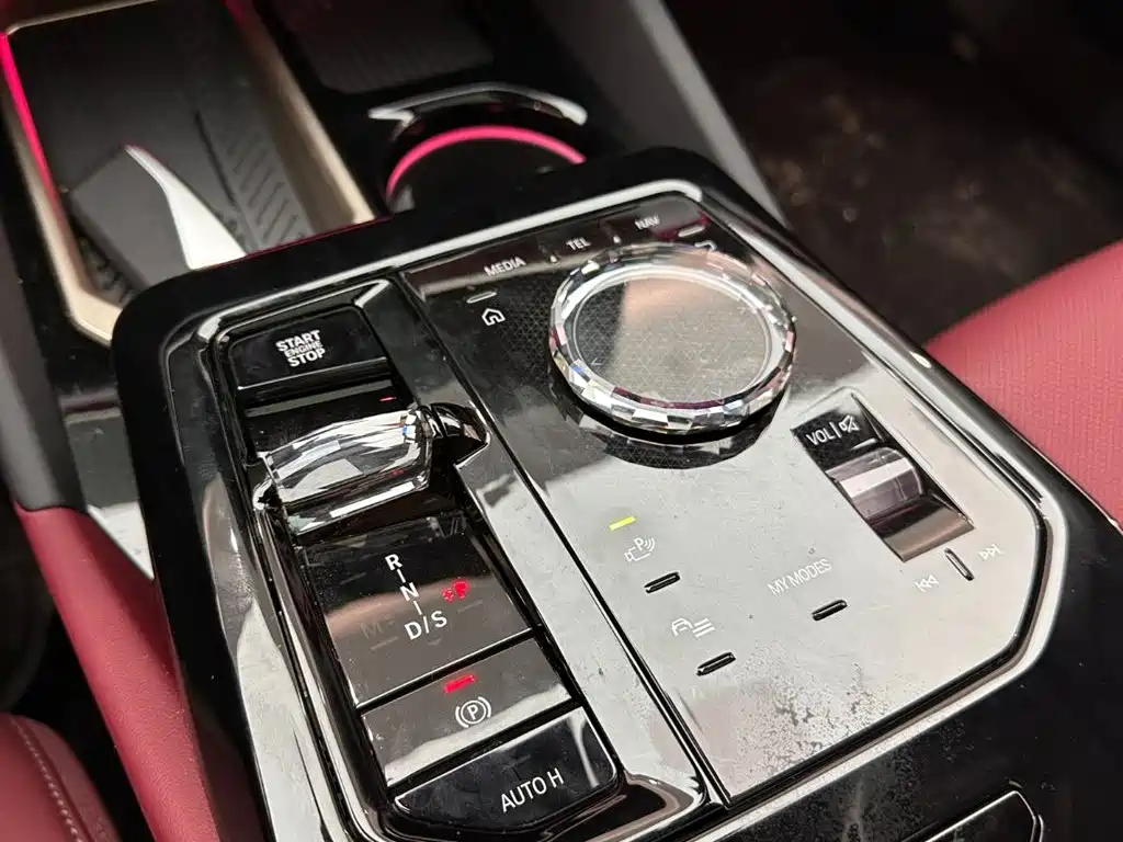 BMW 5 Series 2025 — фото 16