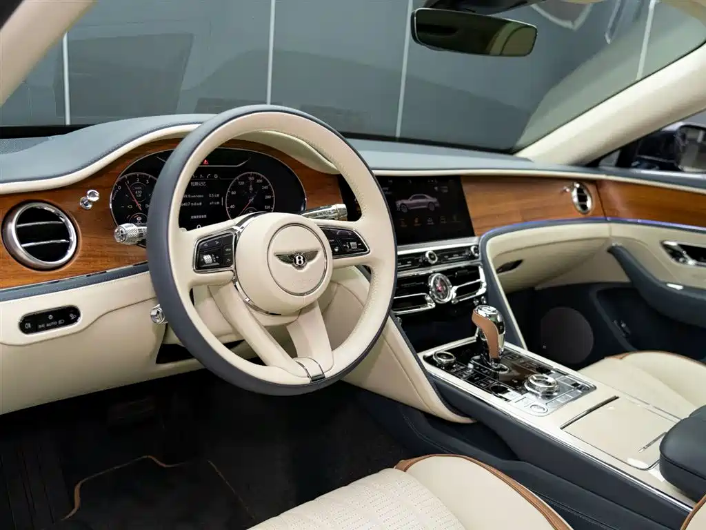 Bentley Flying Spur PHEV 2023 — фото 10