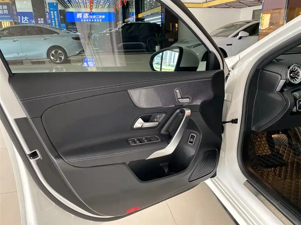 Mercedes-Benz A-Class 2023 — фото 17