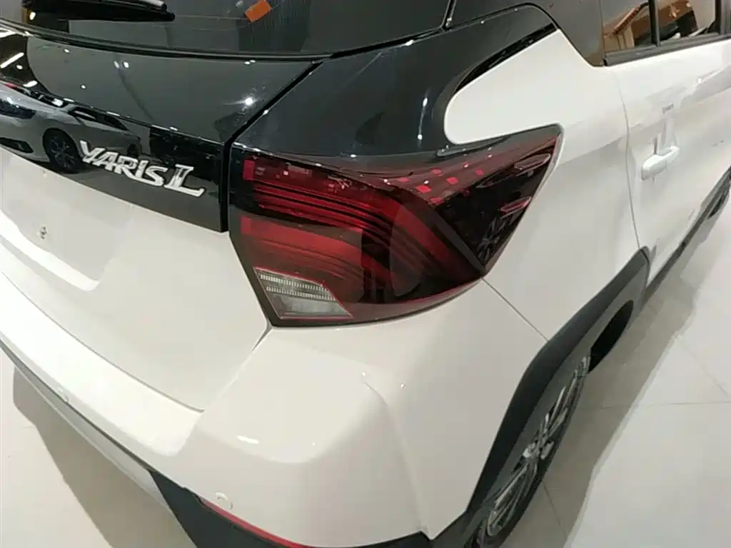 Toyota Yaris L 2022 — фото 8