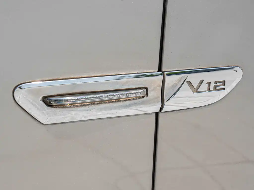 BMW 7 Series 2010 — фото 9