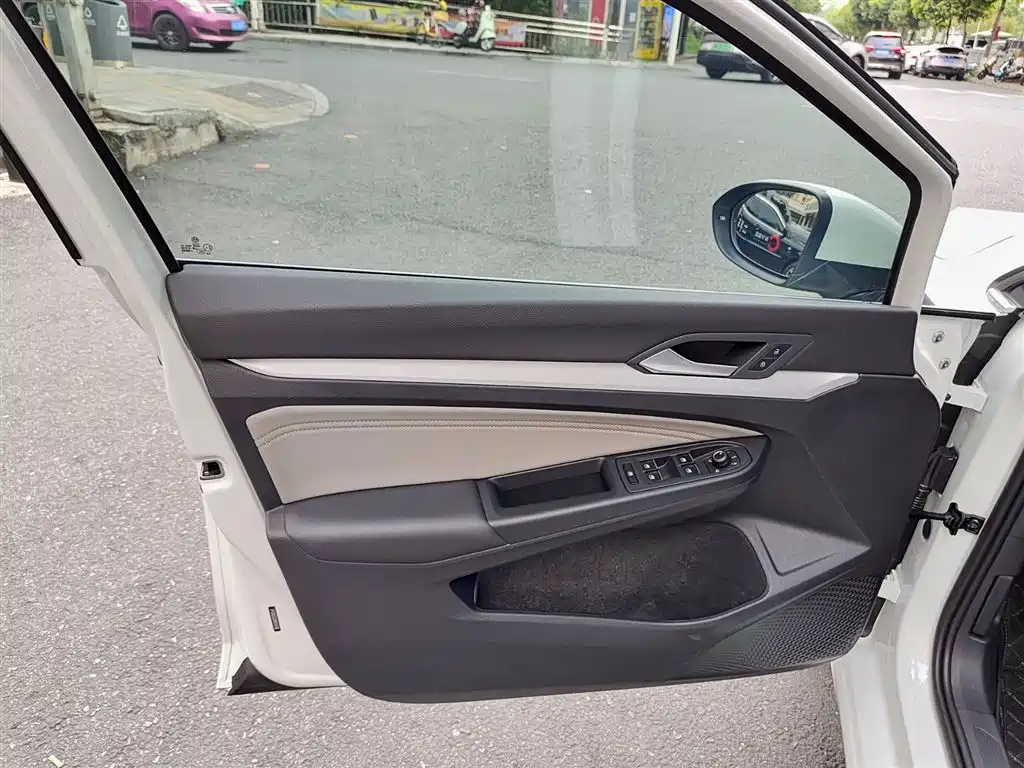 Volkswagen Golf 2024
