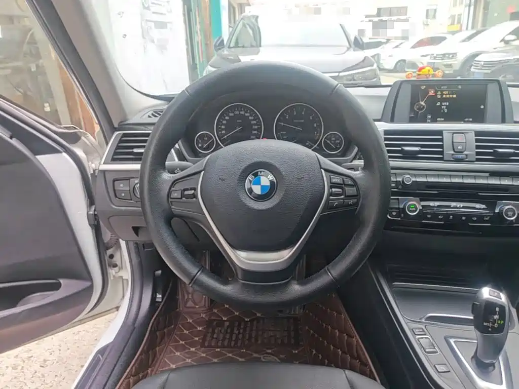 BMW 3 Series 2016 — фото 11