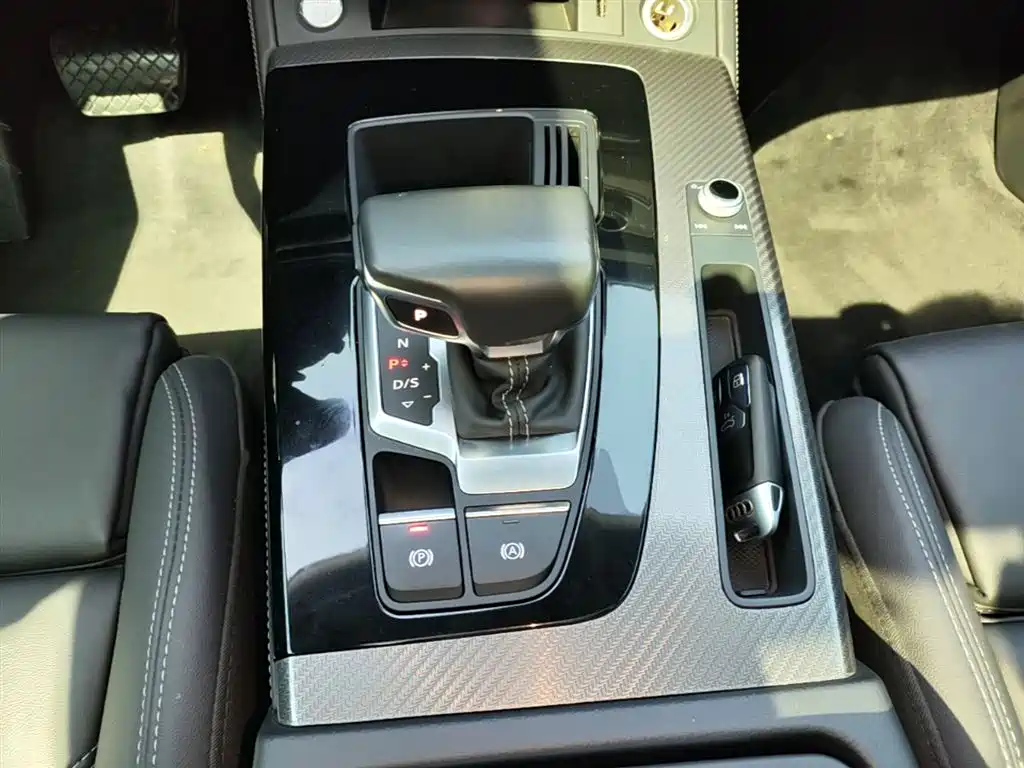 Audi Q5L 2021 — фото 13