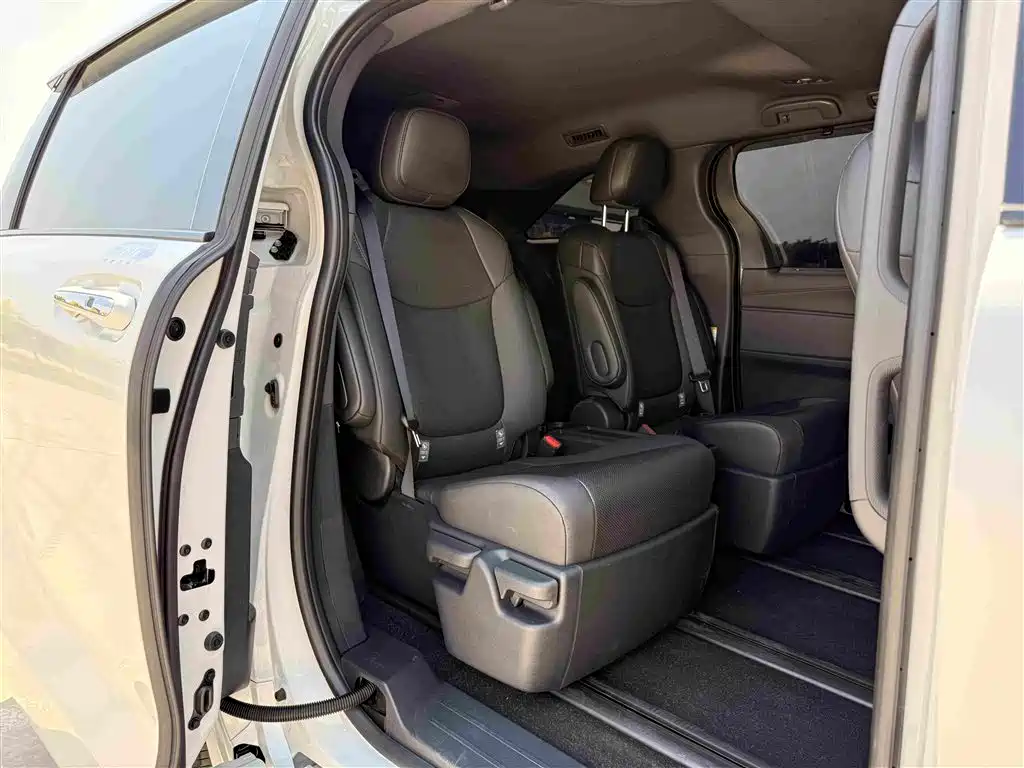 Toyota Sienna 2025 — фото 14