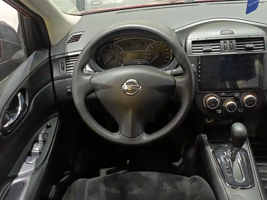 Nissan Tiida 2015 — фото 15