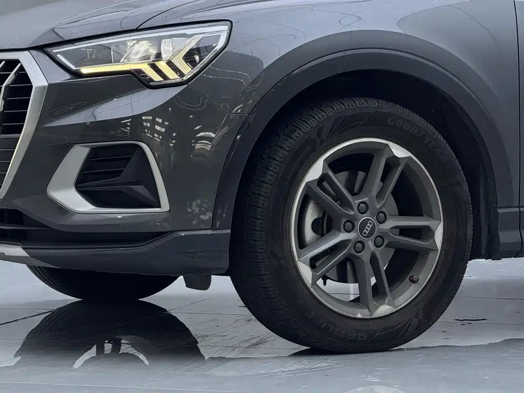Audi Q3 2021 — фото 22