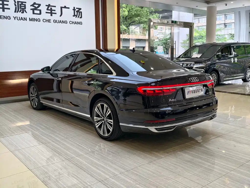 Audi A8 2019 — фото 27