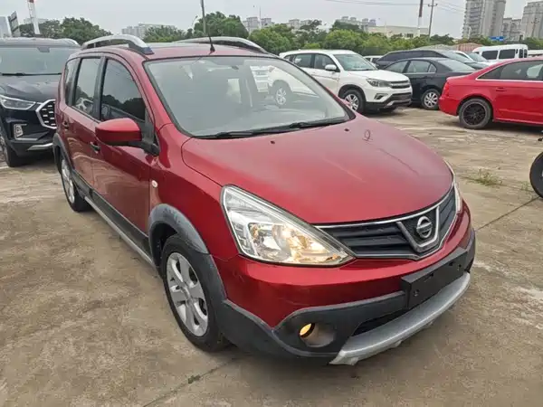Nissan Livina 2015