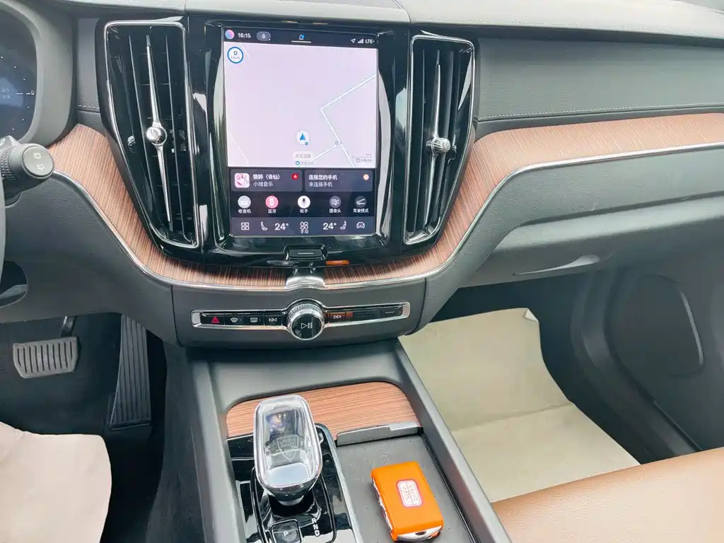Volvo XC60 Plug-In Hybrid 2026 — фото 15
