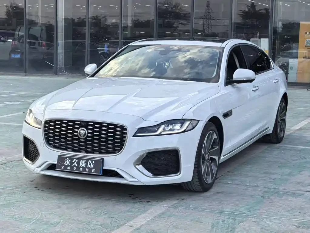 Jaguar XFL 2022 — фото 1