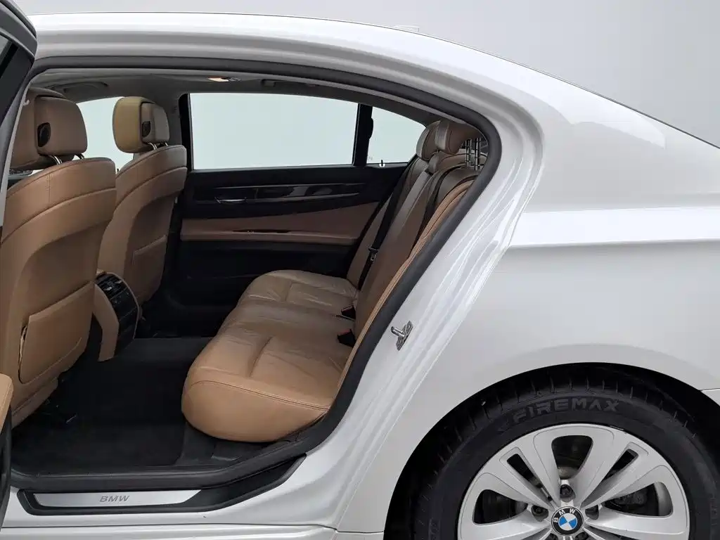 BMW 7 Series 2012 — фото 15