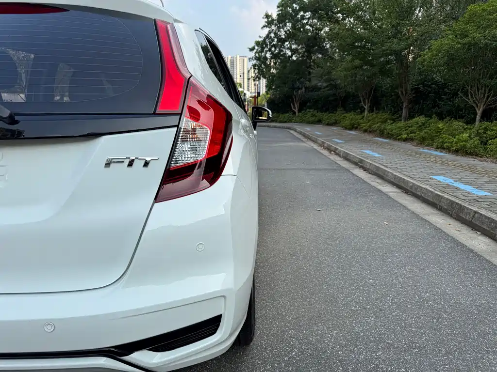 Honda Fit 2018 — фото 9
