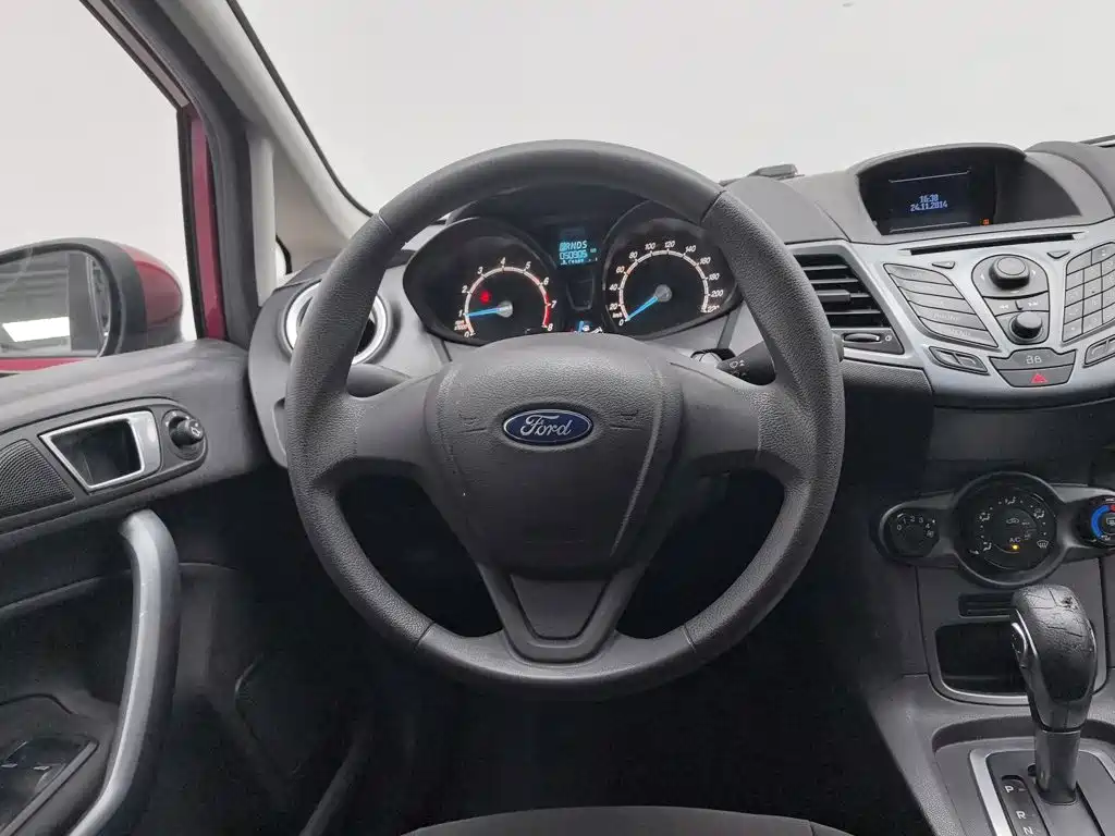 Ford Fiesta 2013 — фото 11