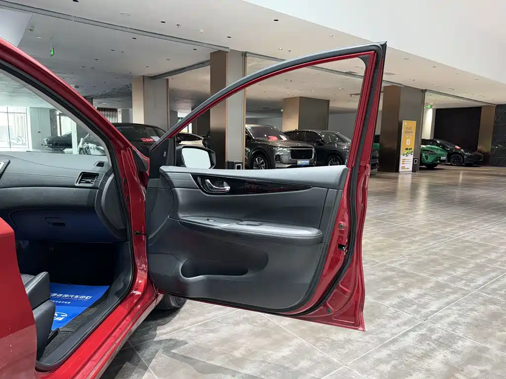 Nissan Tiida 2019 — фото 23