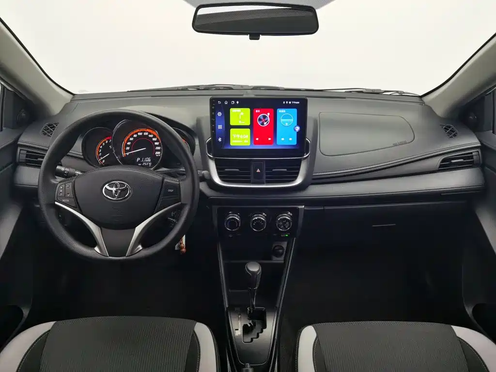 Toyota Yaris L 2022
