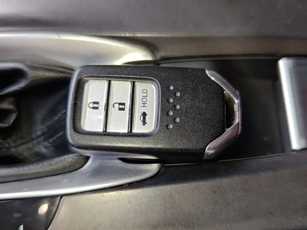 Honda Accord 2020 — фото 9