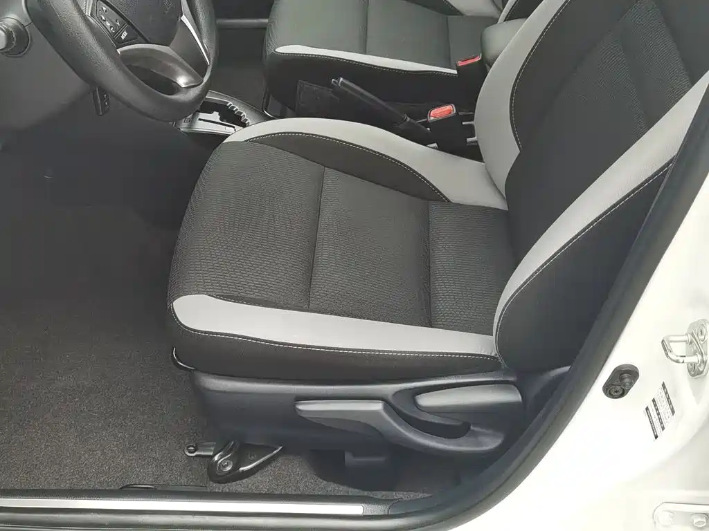 Toyota Yaris L 2022 — фото 20
