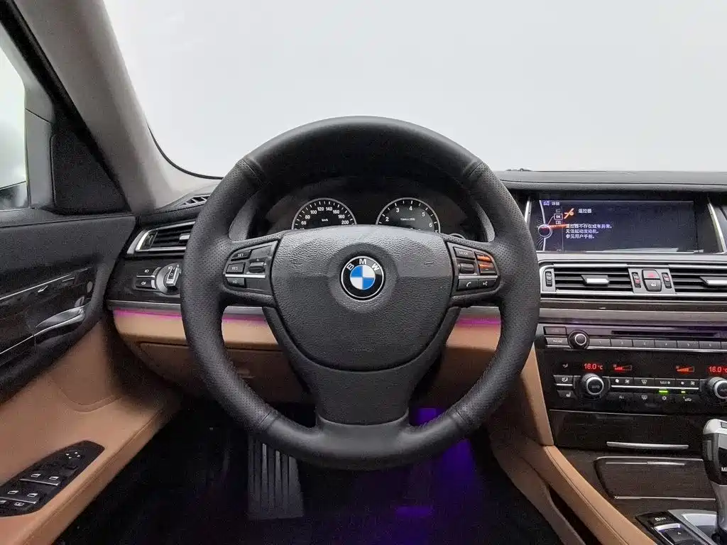 BMW 7 Series 2012 — фото 11