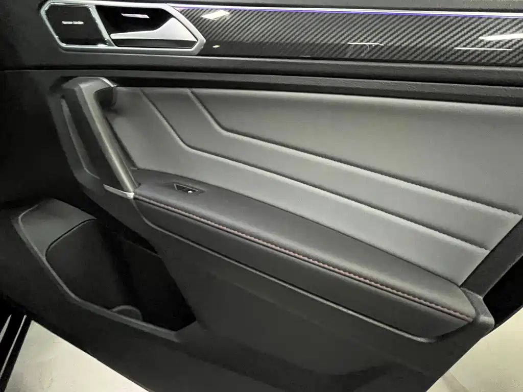 Volkswagen Tiguan L 2022 — фото 12