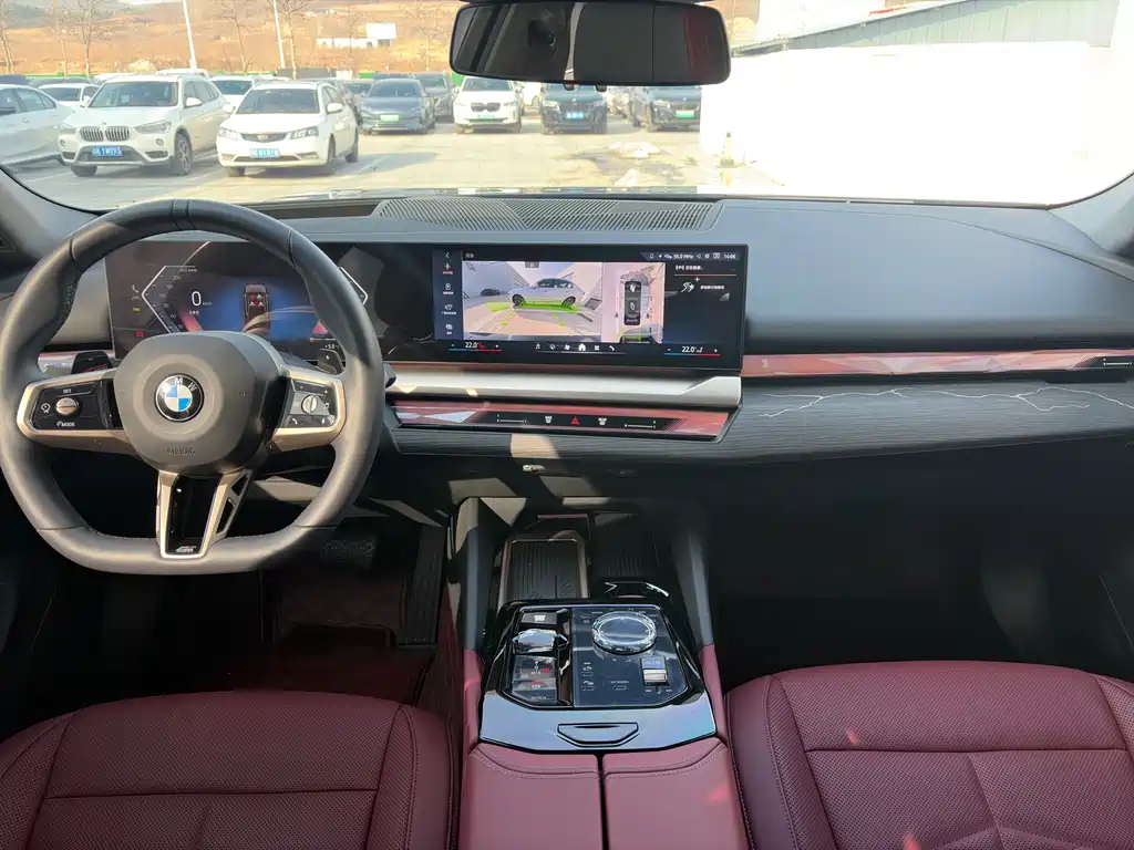 BMW 5 Series 2025 — фото 9