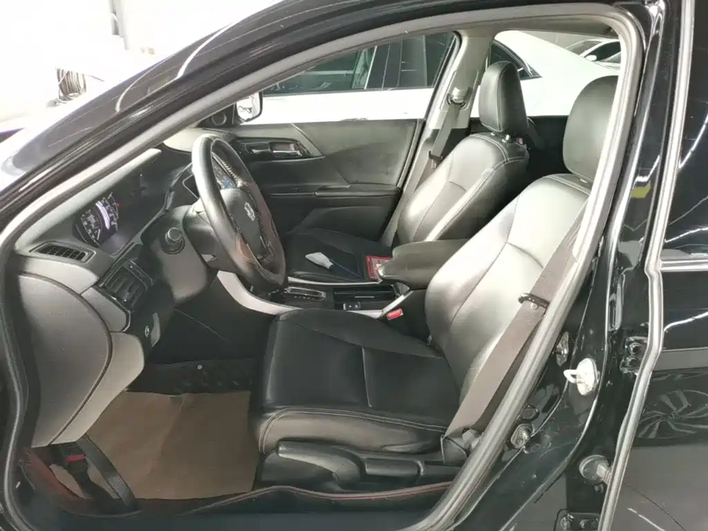 Honda Accord 2018 — фото 15