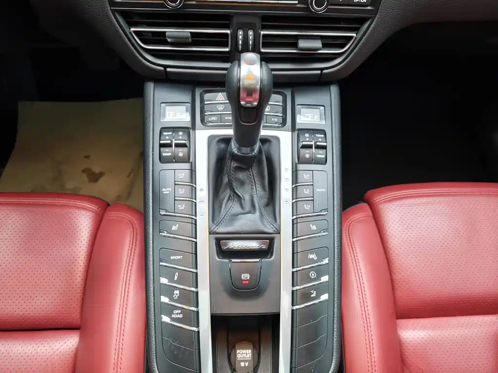 Porsche Macan 2021 — фото 11