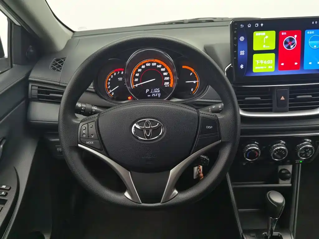 Toyota Yaris L 2022 — фото 11