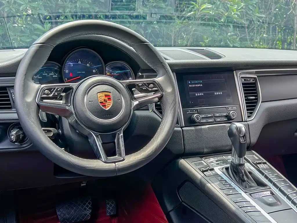 Porsche Macan 2018 — фото 11