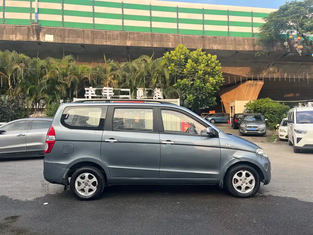 Wuling Hongguang 2013