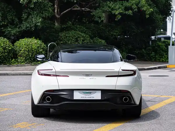 Aston Martin DB11 2019