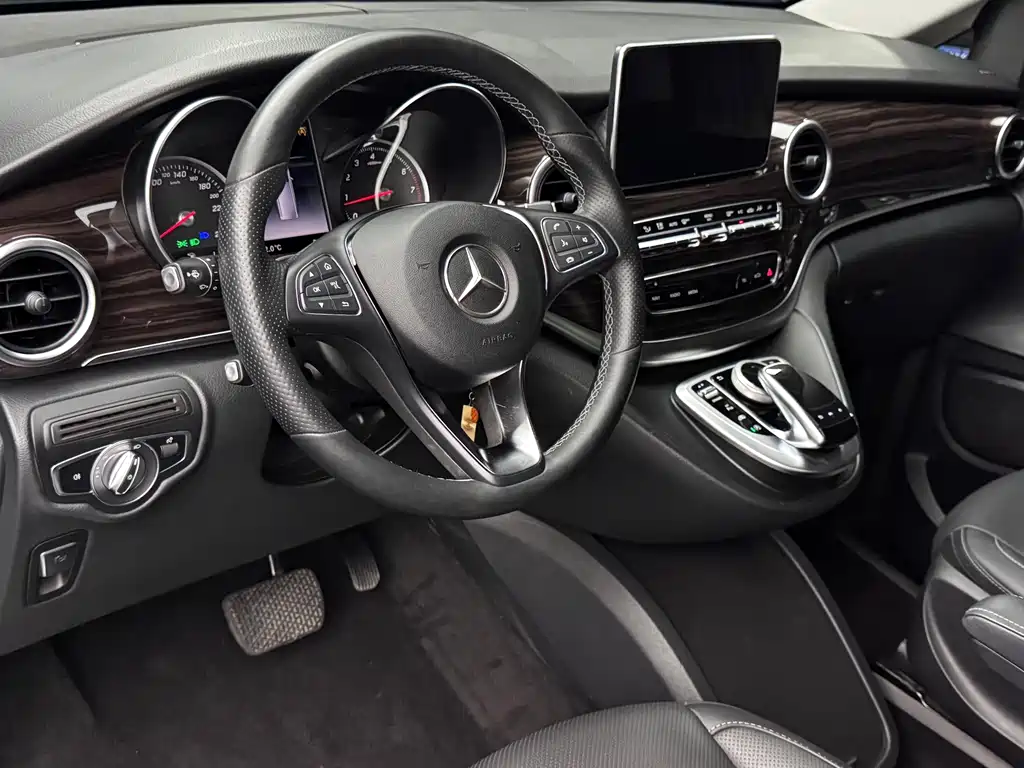 Mercedes-Benz V-Class 2020 — фото 8